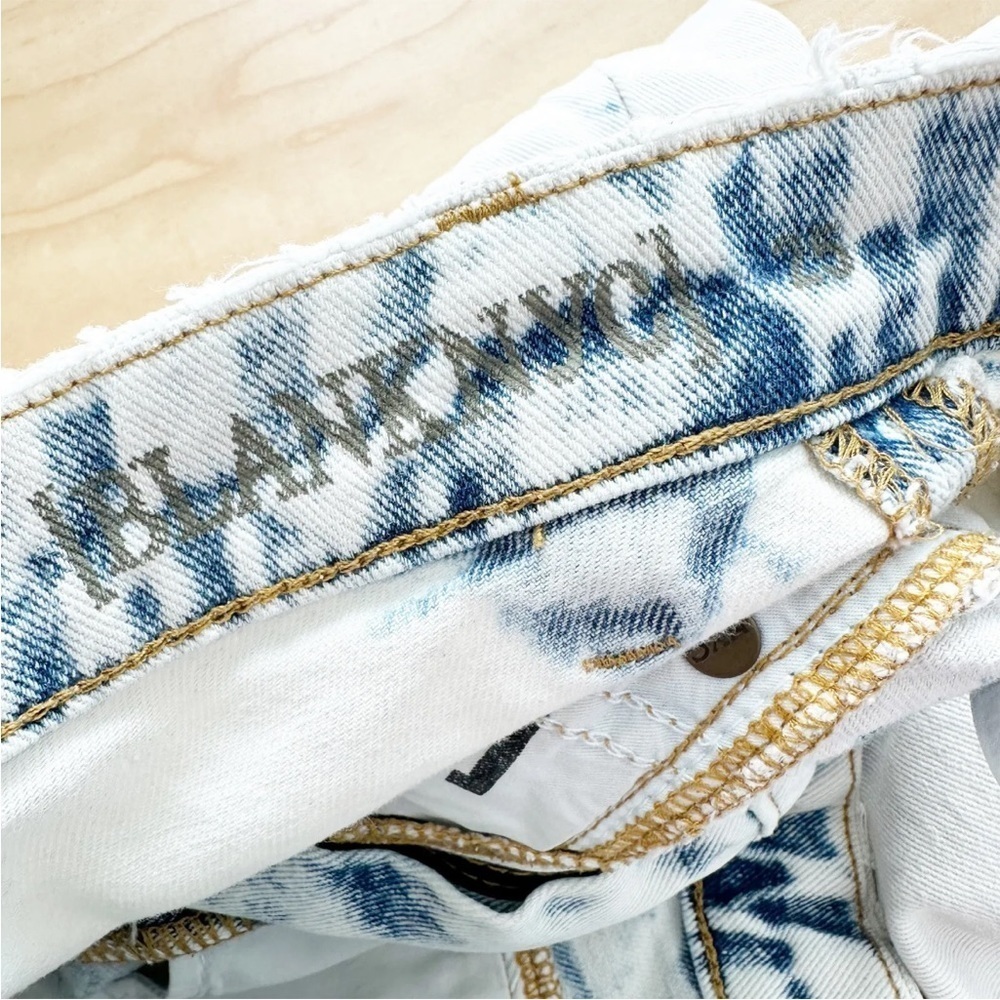 Blank NYC Women's High Waisted Front Pleat Acid Wash Distressed Jeans Size 25 - Picture 5 of 14